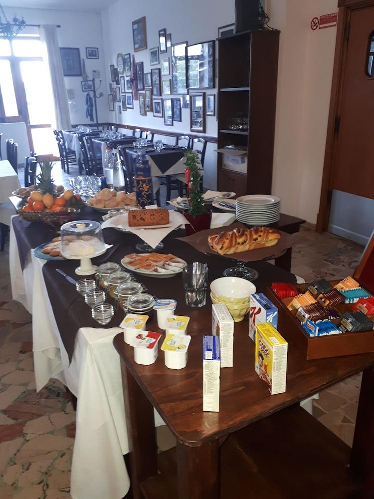 Hotel Il Pirata Cinisi Buitenkant foto